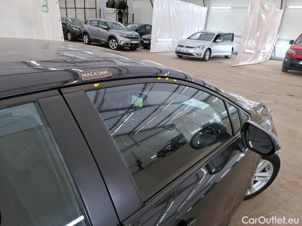  Toyota  Corolla TOYOTA  / 2018 / 5P / Berline Hybride 122h Dynamic Business Supp Lomb #19