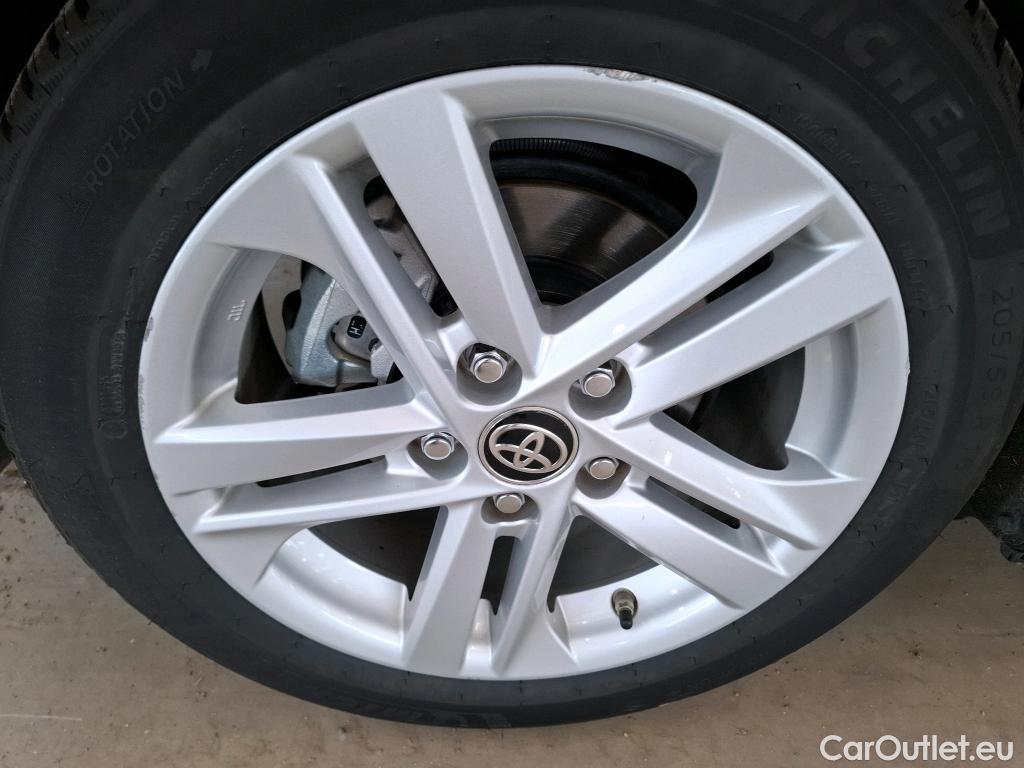  Toyota  Corolla TOYOTA  / 2018 / 5P / Berline Hybride 122h Dynamic Business Supp Lomb #39