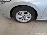  Volkswagen  Golf  VOLKSWAGEN / 2019 / 5P / BERLINA 2.0 TDI SCR 85KW LIFE DSG #69