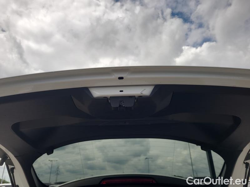  Peugeot  2008  (P1) (2019)  1.5BHDi 100 Allure #21