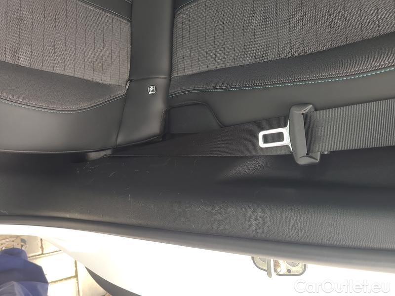  Peugeot  2008  (P1) (2019)  1.5BHDi 100 Allure #19