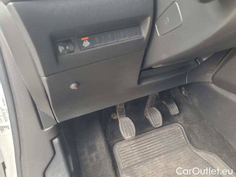  Peugeot  2008  (P1) (2019)  1.5BHDi 100 Allure #18