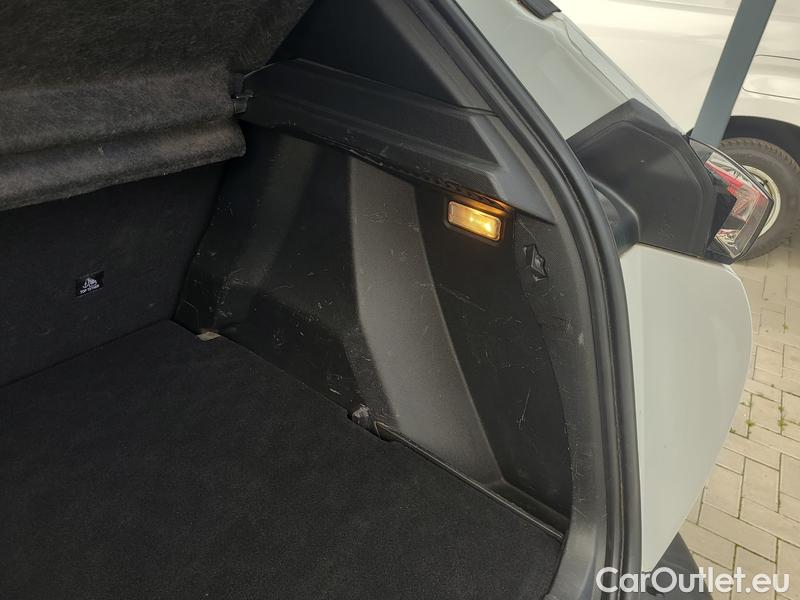  Peugeot  2008  (P1) (2019)  1.5BHDi 100 Allure #23