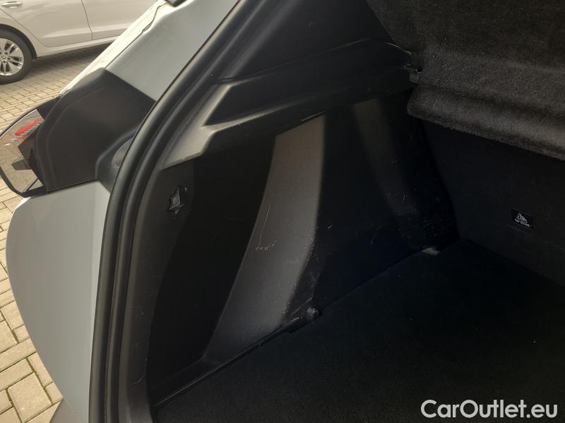  Peugeot  2008  (P1) (2019)  1.5BHDi 100 Allure #24