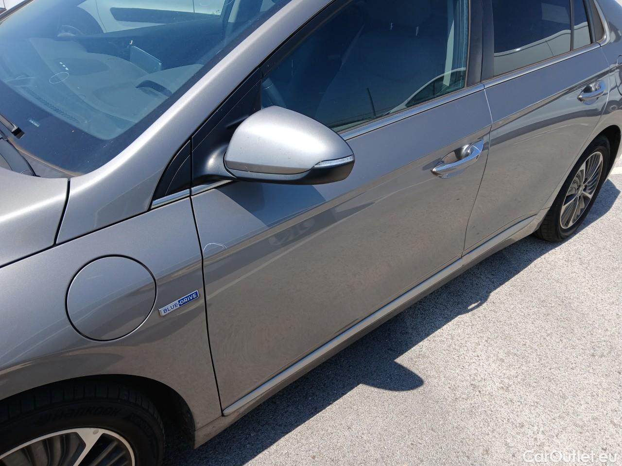  Hyundai   Ioniq HYUNDAI / 2019 / 5P / berlina con portón 1.6 GDI PHEV Tecno DCT #27