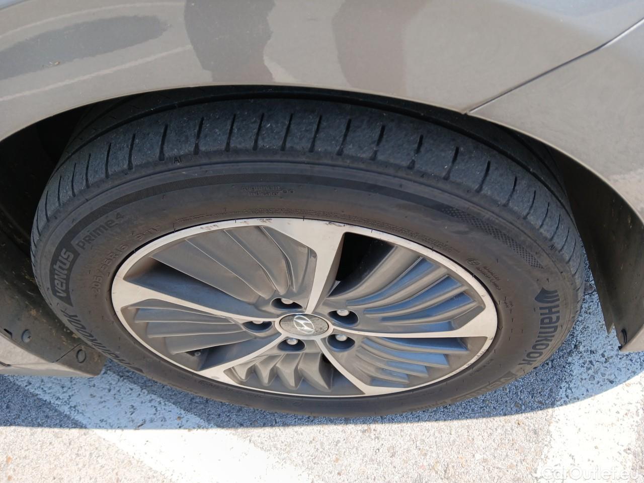  Hyundai   Ioniq HYUNDAI / 2019 / 5P / berlina con portón 1.6 GDI PHEV Tecno DCT #15