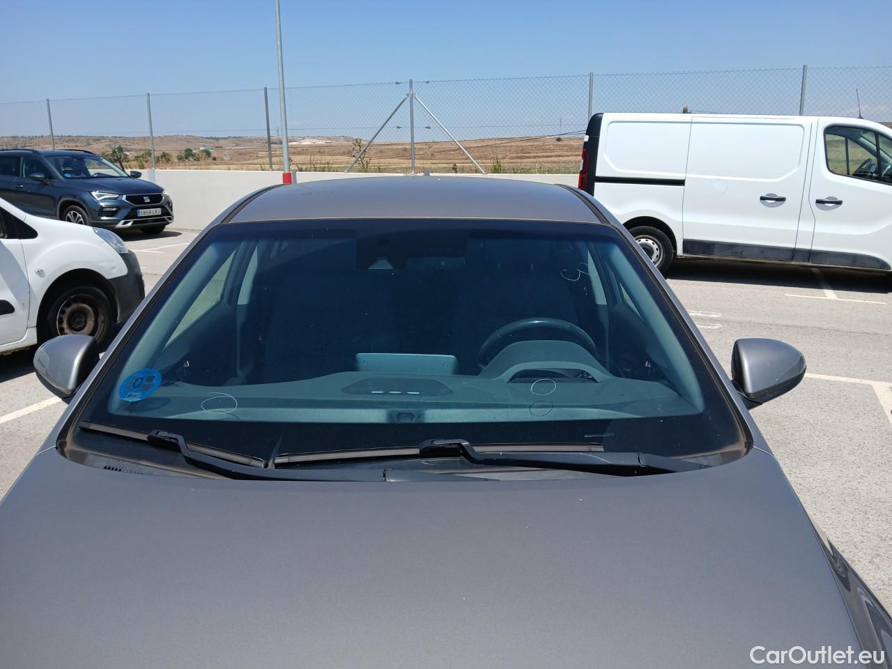  Hyundai   Ioniq HYUNDAI / 2019 / 5P / berlina con portón 1.6 GDI PHEV Tecno DCT #24