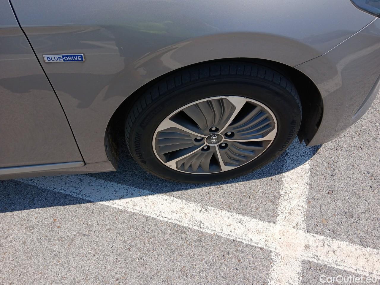  Hyundai   Ioniq HYUNDAI / 2019 / 5P / berlina con portón 1.6 GDI PHEV Tecno DCT #13