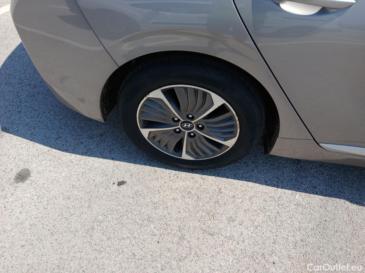  Hyundai   Ioniq HYUNDAI / 2019 / 5P / berlina con portón 1.6 GDI PHEV Tecno DCT #12