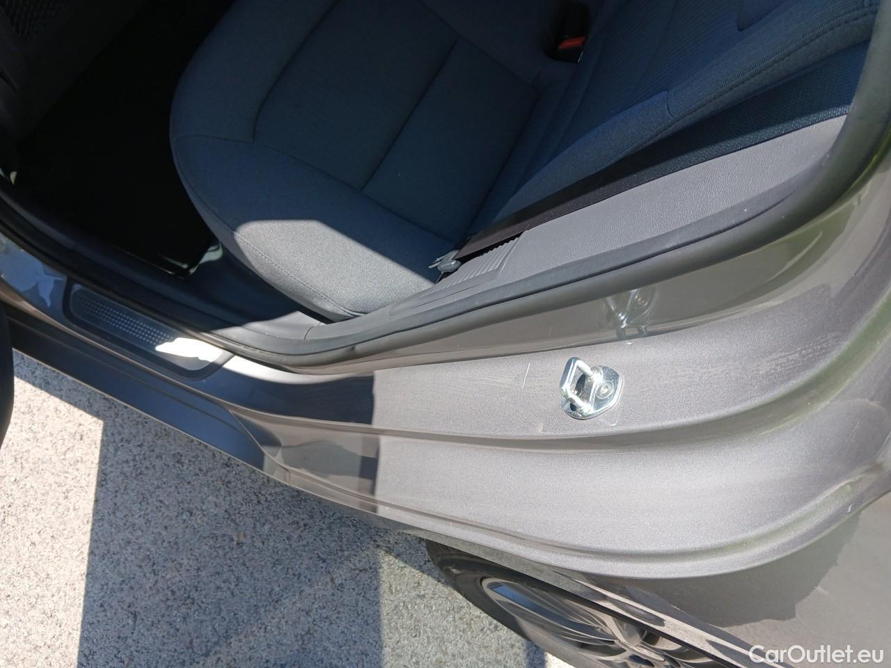  Hyundai   Ioniq HYUNDAI / 2019 / 5P / berlina con portón 1.6 GDI PHEV Tecno DCT #7