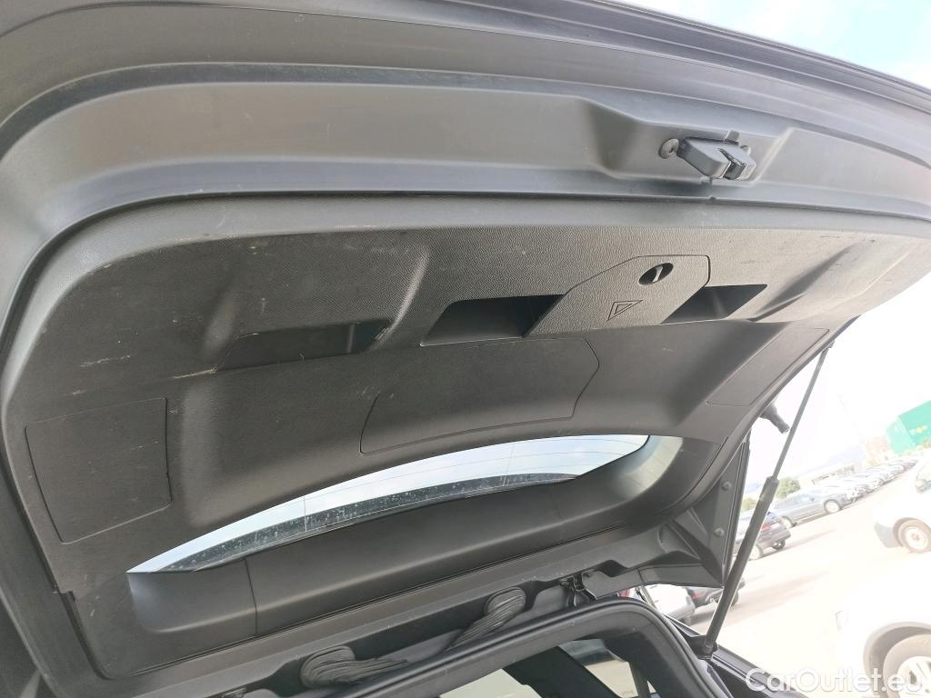  Peugeot  5008  GT 1.5 HDi 130CV AT8 7 Plazas E6d #29