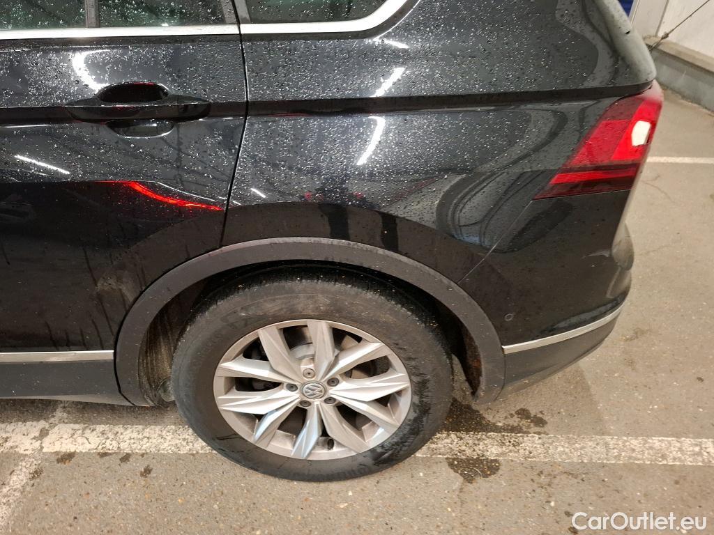  Volkswagen  Tiguan VOLKSWAGEN  / 2016 / 5P / SUV 2.0 TDI 150 DSG7 Carat #87