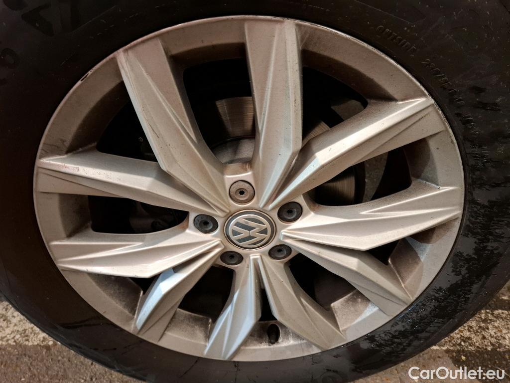  Volkswagen  Tiguan VOLKSWAGEN  / 2016 / 5P / SUV 2.0 TDI 150 DSG7 Carat #88