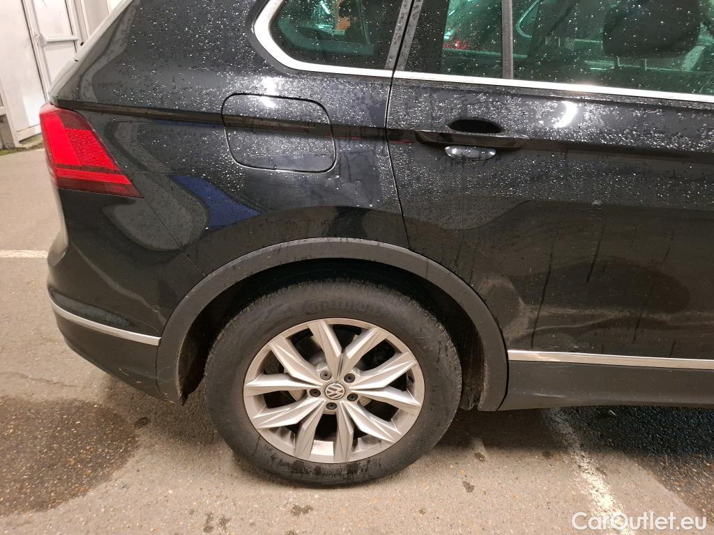  Volkswagen  Tiguan VOLKSWAGEN  / 2016 / 5P / SUV 2.0 TDI 150 DSG7 Carat #47