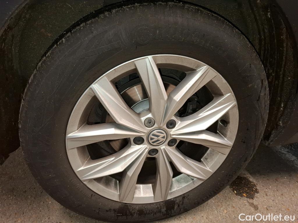  Volkswagen  Tiguan VOLKSWAGEN  / 2016 / 5P / SUV 2.0 TDI 150 DSG7 Carat #55