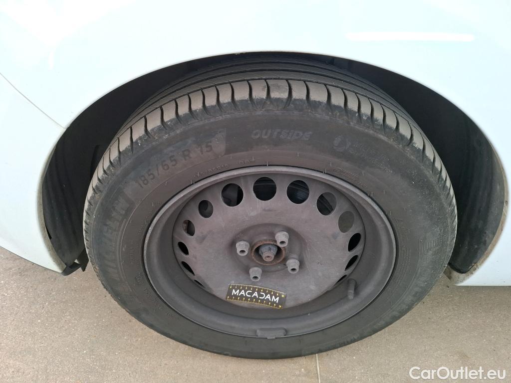  Renault  Clio  IV Air MediaNav 1.5 dCi 90CV BVM5 E6 #16