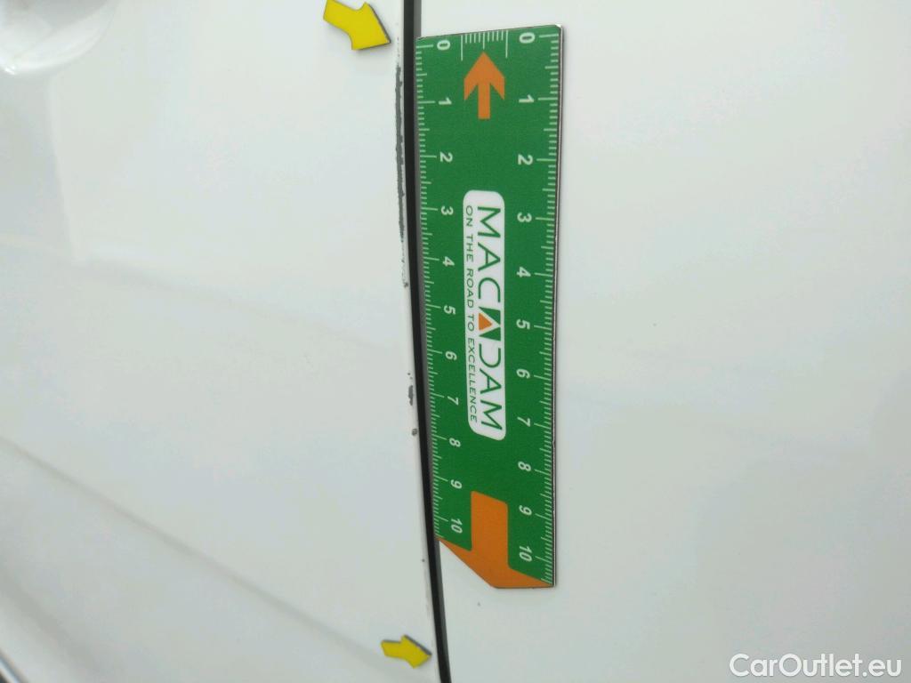  Citroen  C3 CITROEN  2016 5P Berline PureTech 82 BVM Feel Business #3