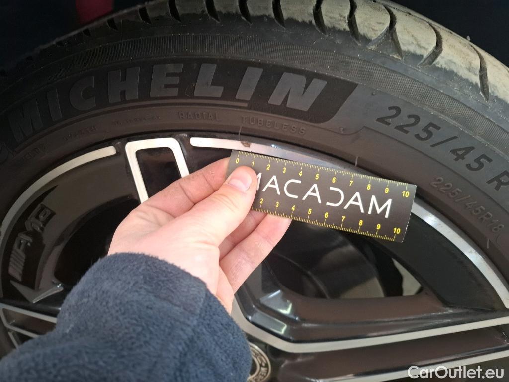  Mercedes  A-Klasse MERCEDES-BENZ Classe A 5p Berline A 200 d AMG Line 8G-DCT #32