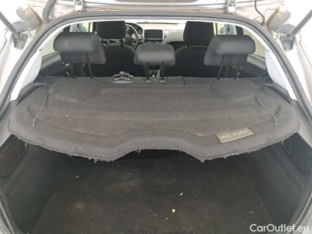  Peugeot  208  Signature 1.2 PureTech 80CV BVM5 E6dT #24