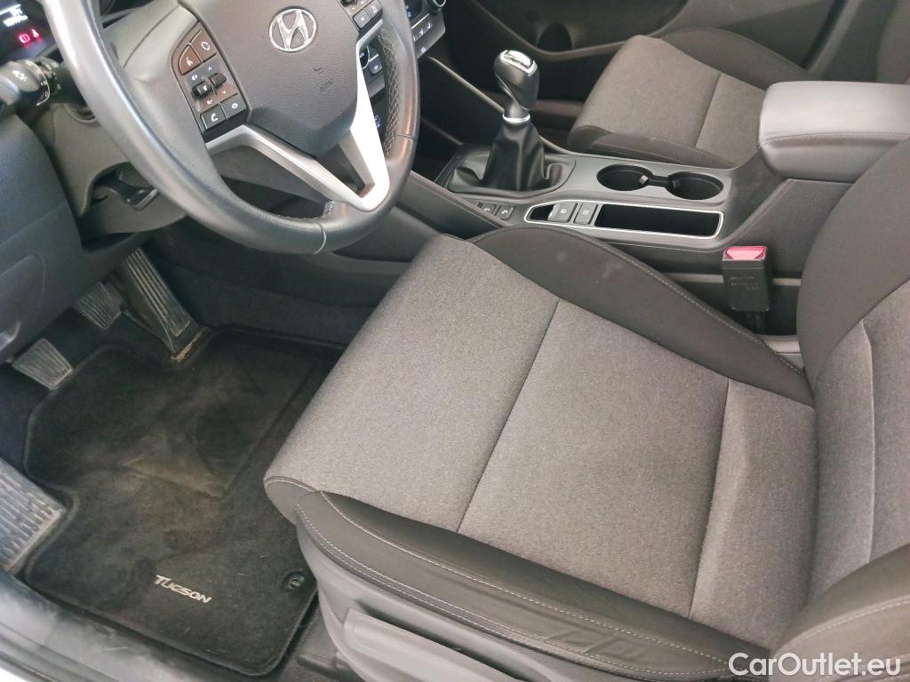  Hyundai  Tucson HYUNDAI  / 2018 / 5P / todoterreno 1.6 CRDI 85kW (116CV) 48V SLE 4X2(SP)(SL) #17