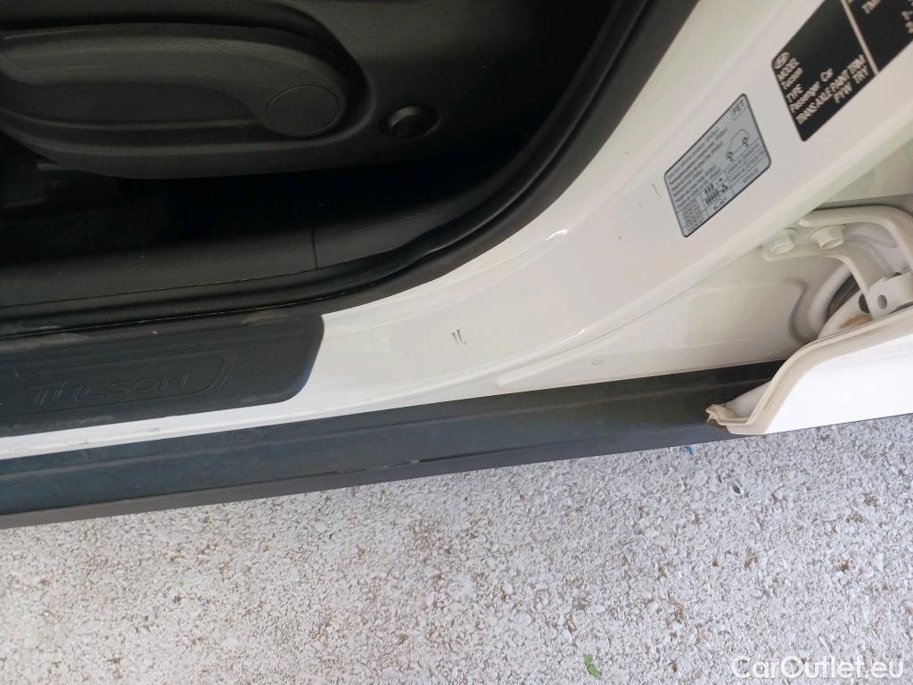  Hyundai  Tucson HYUNDAI  / 2018 / 5P / todoterreno 1.6 CRDI 85kW (116CV) 48V SLE 4X2(SP)(SL) #28