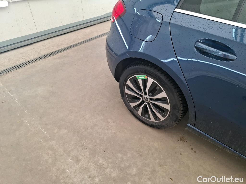  Mercedes  A-Klasse MERCEDES-BENZ Classe A Compact / 2018 / 5P / Berline A 250 e Business Line 8G-DCT #47