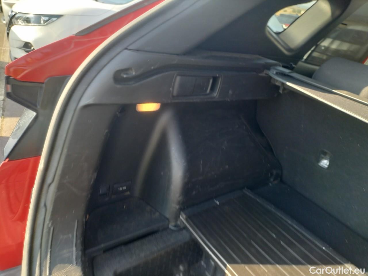  Land Rover  Discovery HYUNDAI Tucson / 2020 / 5P / todoterreno 1.6 CRDI 100kW (136CV) 48V Tecno DCT 2C #39