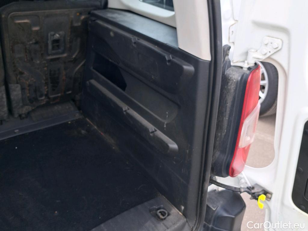  Opel  Combo OPEL  Life / 2018 / 4P / monovolumen compacto 1.5 TD 75kW (100CV) S/S Expression L #26