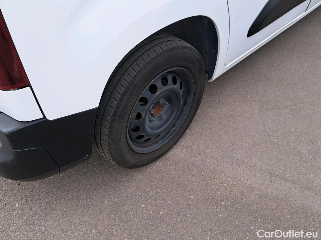  Opel  Combo OPEL  Life / 2018 / 4P / monovolumen compacto 1.5 TD 75kW (100CV) S/S Expression L #34