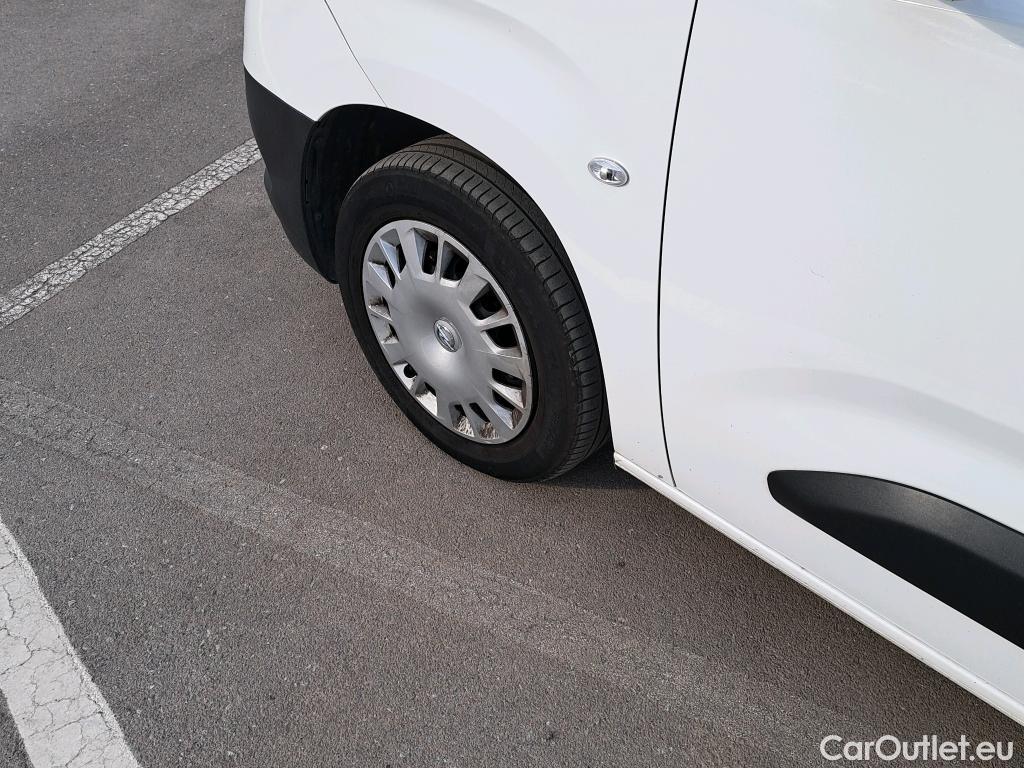  Opel  Combo OPEL  Life / 2018 / 4P / monovolumen compacto 1.5 TD 75kW (100CV) S/S Expression L #16