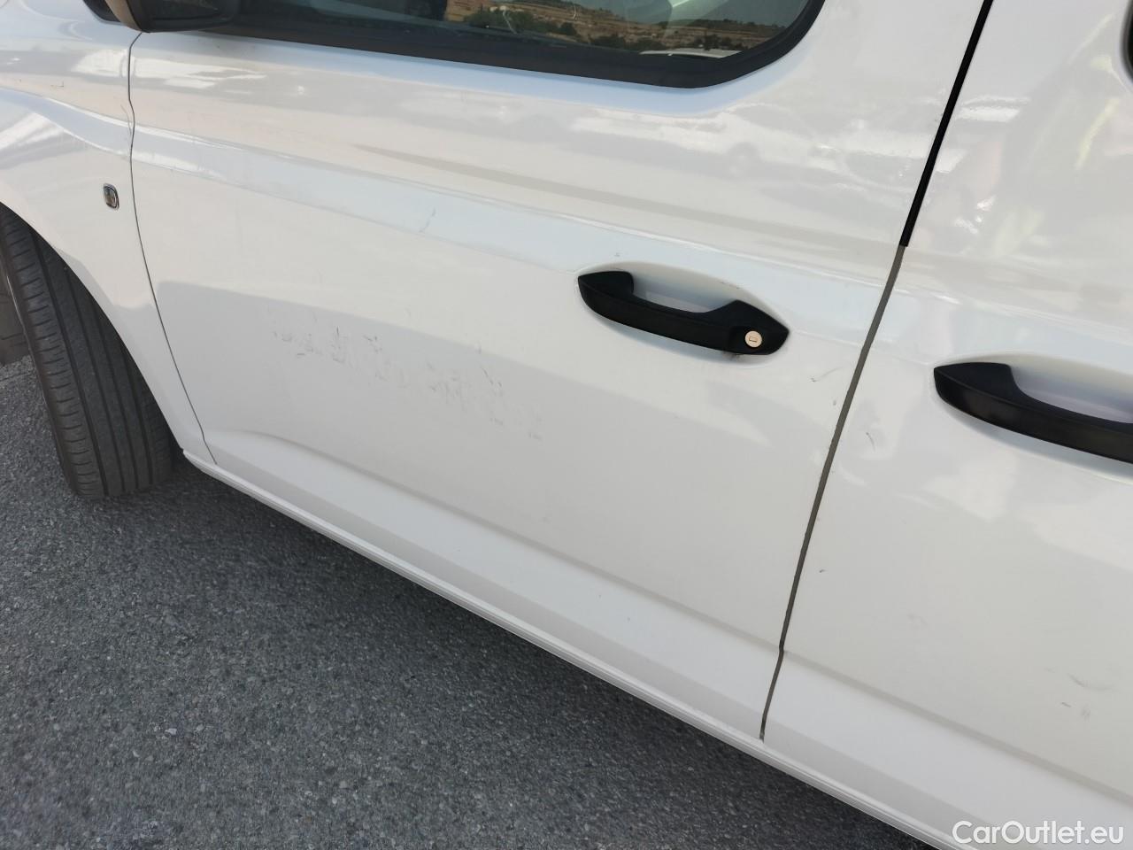  Land Rover  Discovery VOLKSWAGEN Caddy / 2020 / 4P / monovolumen Kombi 2.0 TDI 75kW (102CV) turismo #16
