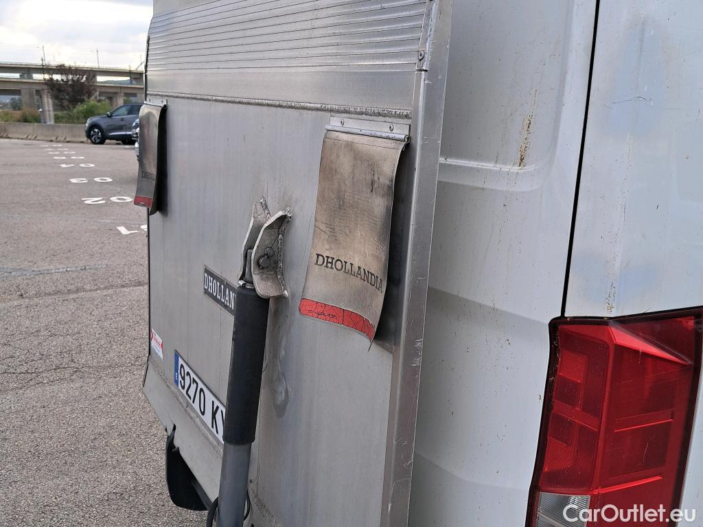  Volkswagen  Crafter VOLKSWAGEN  / 2017 / 4P / furgón 35 Furgón BL Vol TA L5H3 2.0TDI 103kW #53