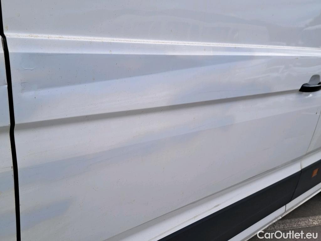  Volkswagen  Crafter VOLKSWAGEN  / 2017 / 4P / furgón 35 Furgón BL Vol TA L5H3 2.0TDI 103kW #10