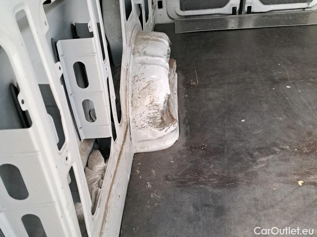  Volkswagen  Crafter VOLKSWAGEN  / 2017 / 4P / furgón 35 Furgón BL Vol TA L5H3 2.0TDI 103kW #8