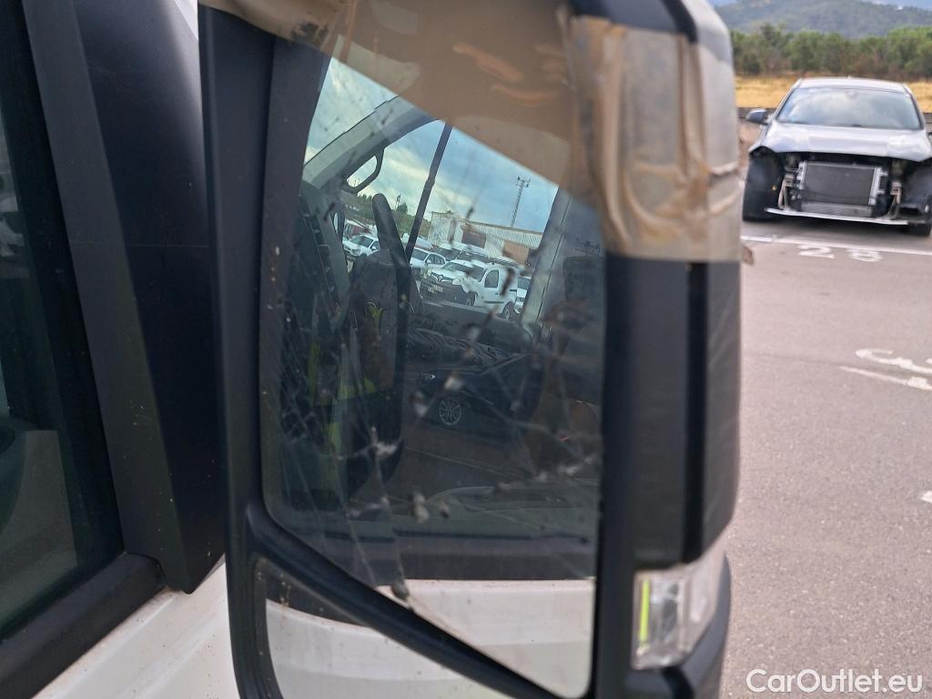  Volkswagen  Crafter VOLKSWAGEN  / 2017 / 4P / furgón 35 Furgón BL Vol TA L5H3 2.0TDI 103kW #14