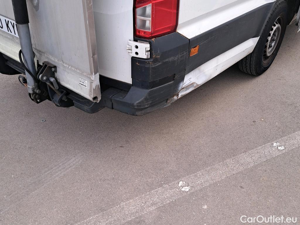  Volkswagen  Crafter VOLKSWAGEN  / 2017 / 4P / furgón 35 Furgón BL Vol TA L5H3 2.0TDI 103kW #37