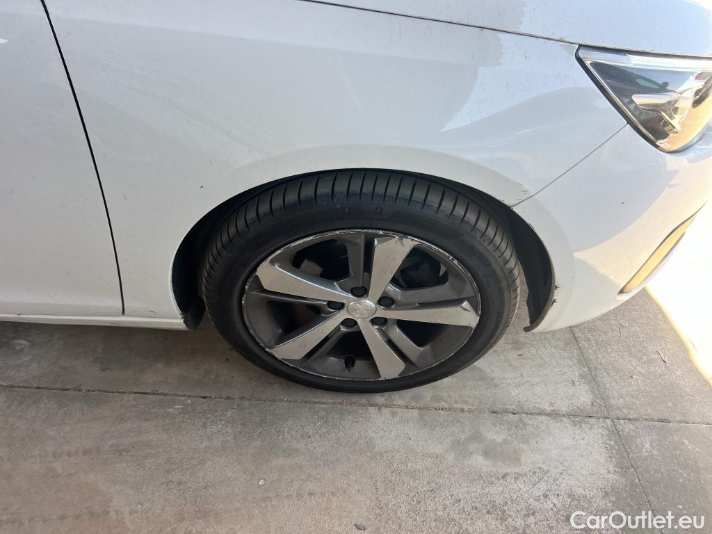  Peugeot  308  Allure 1.2 PureTech 130CV MT6 E6 #14