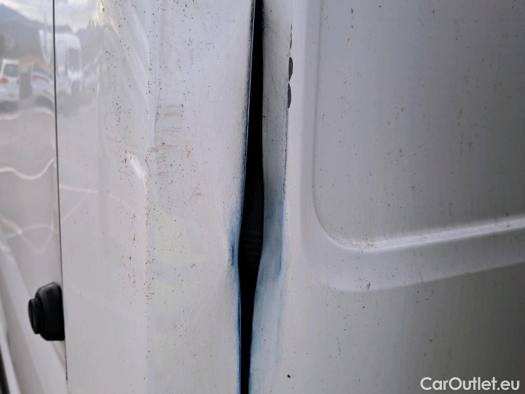  Volkswagen  Crafter VOLKSWAGEN  / 2017 / 4P / furgón 35 Furgón BL Vol TA L5H3 2.0TDI 103kW #12