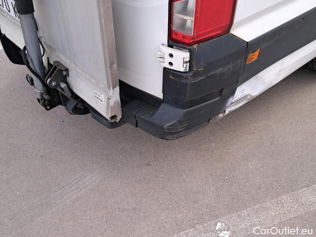  Volkswagen  Crafter VOLKSWAGEN  / 2017 / 4P / furgón 35 Furgón BL Vol TA L5H3 2.0TDI 103kW #33