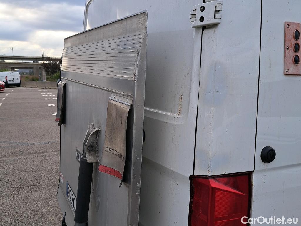  Volkswagen  Crafter VOLKSWAGEN  / 2017 / 4P / furgón 35 Furgón BL Vol TA L5H3 2.0TDI 103kW #17