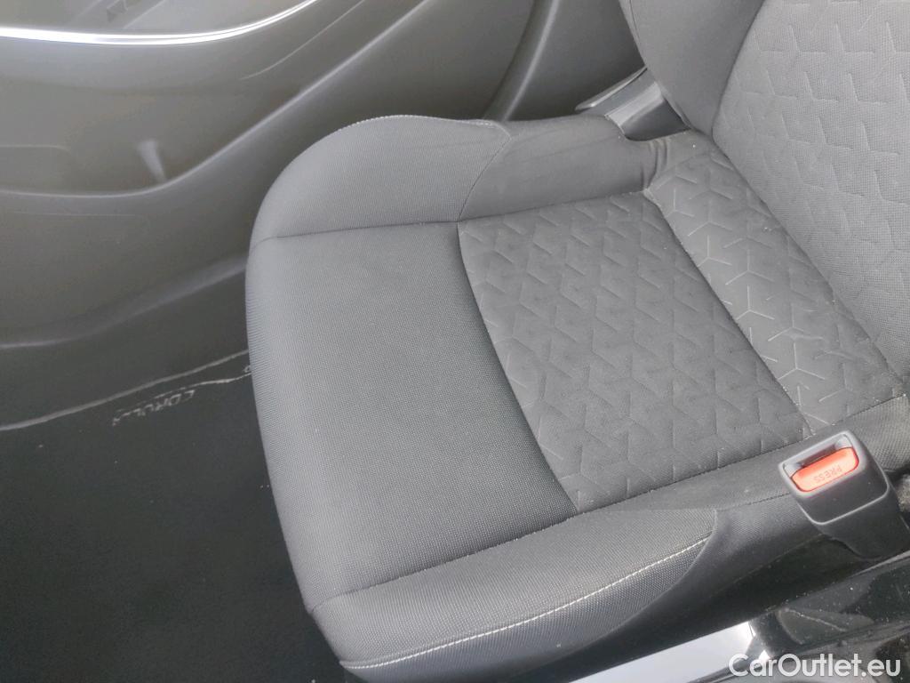  Toyota  Corolla TOYOTA  1.8 125H ACTIVE TECH E-CVT #31