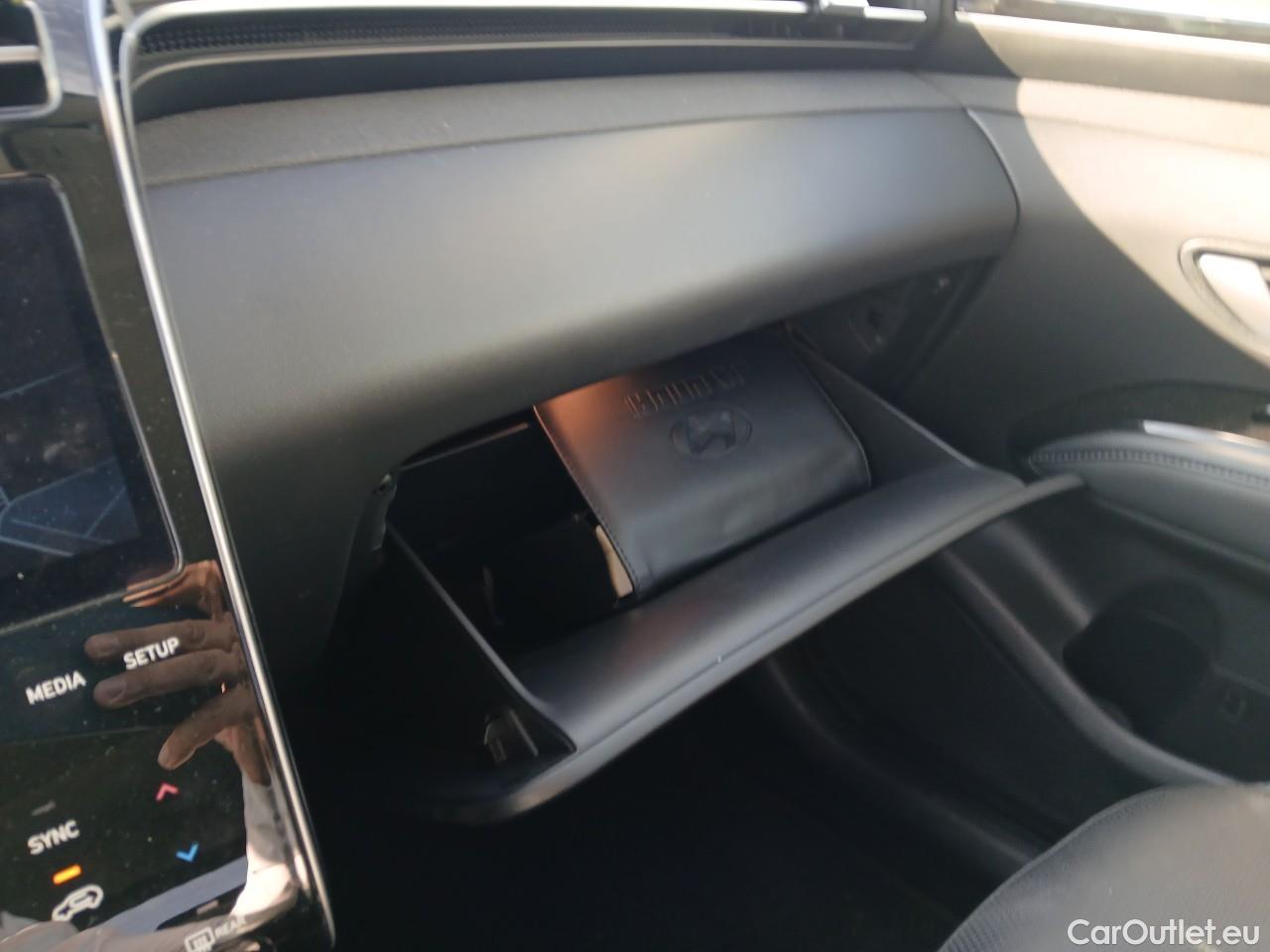  Land Rover  Discovery HYUNDAI Tucson / 2020 / 5P / todoterreno 1.6 TGDI PHEV 195kW Style Auto 4x4 #2