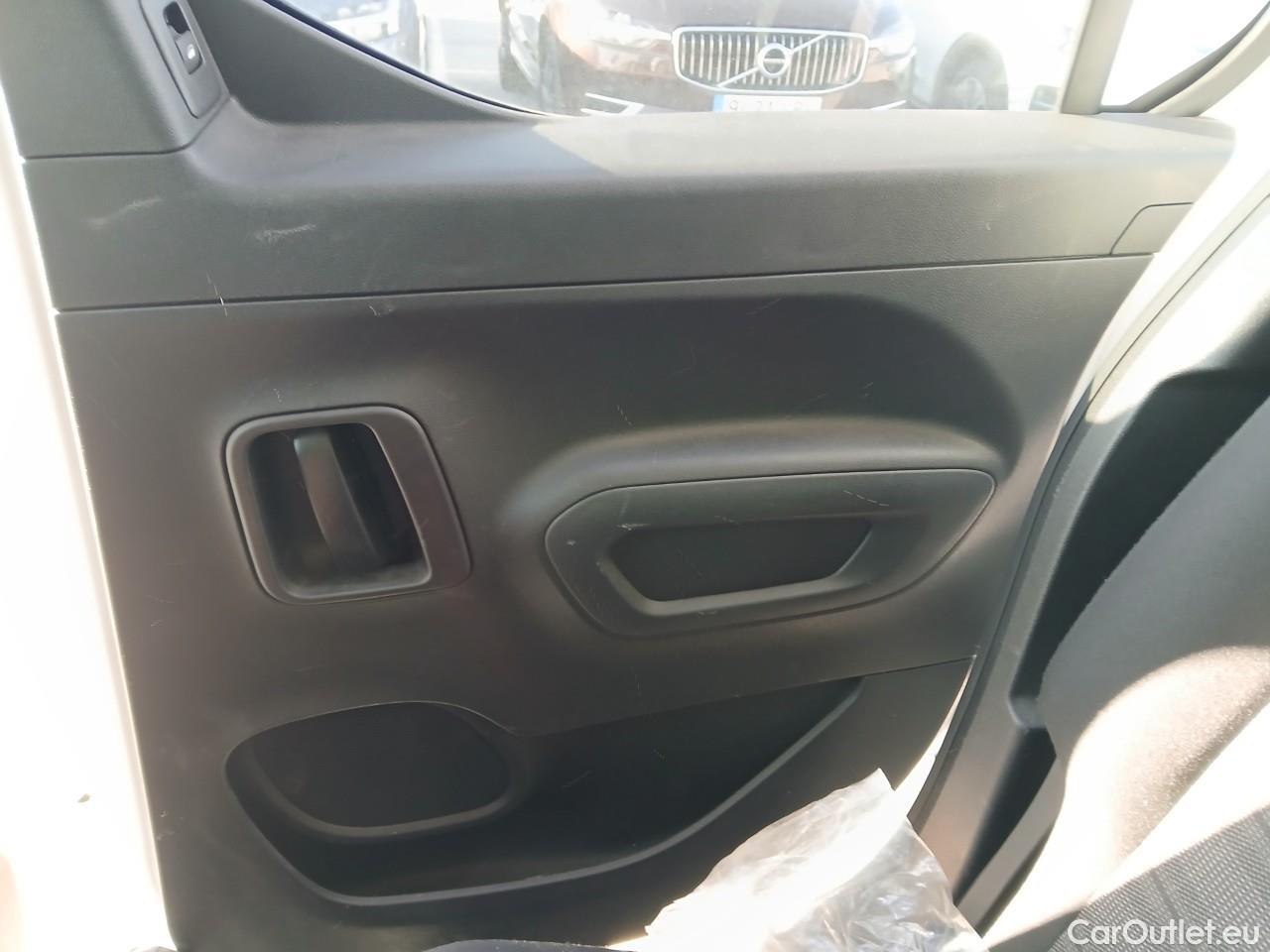  Opel  Combo OPEL  Life / 2018 / 5P / monovolumen 1.5 TD 75kW (100CV) S/S Elegance XL #5
