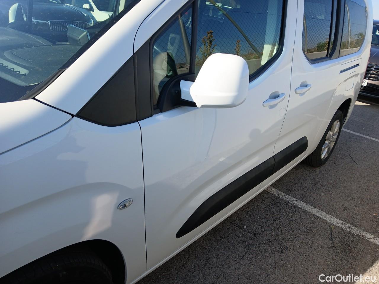  Opel  Combo OPEL  Life / 2018 / 5P / monovolumen 1.5 TD 75kW (100CV) S/S Elegance XL #24