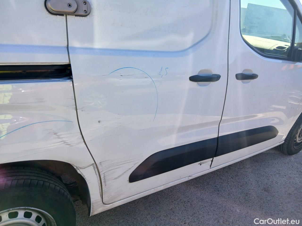  Peugeot  Partner PEUGEOT  / 2018 / 3P / furgón derivado de turismo Pro Standard 600kg BlueHDi 73kW #39