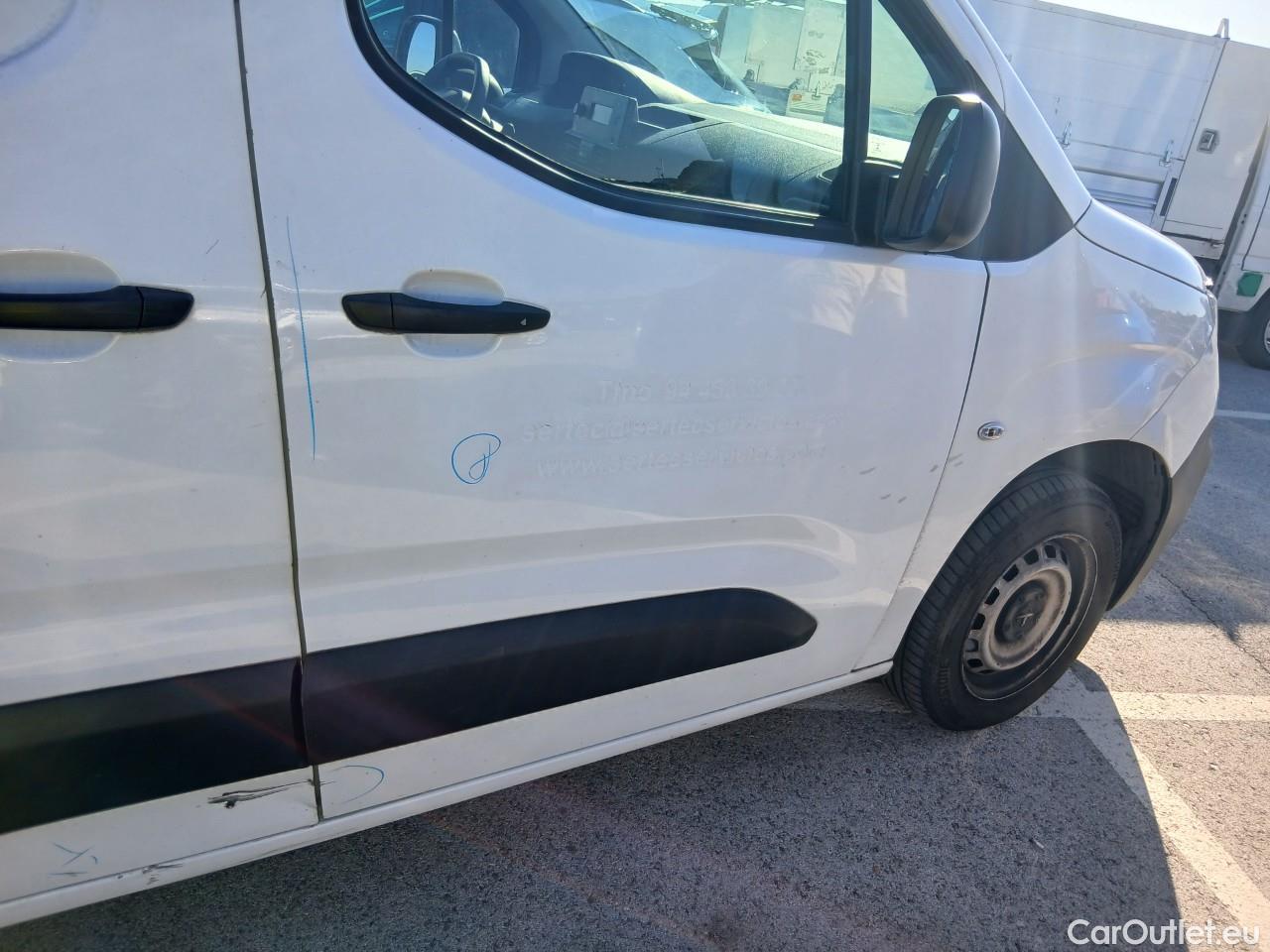  Peugeot  Partner PEUGEOT  / 2018 / 3P / furgón derivado de turismo Pro Standard 600kg BlueHDi 73kW #44