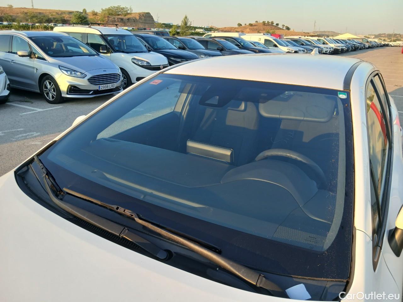  Toyota  Corolla TOYOTA  / 2019 / 5P / familiar 1.8 HYBRID BUSINESS E-CVT TOURING SPORT #24