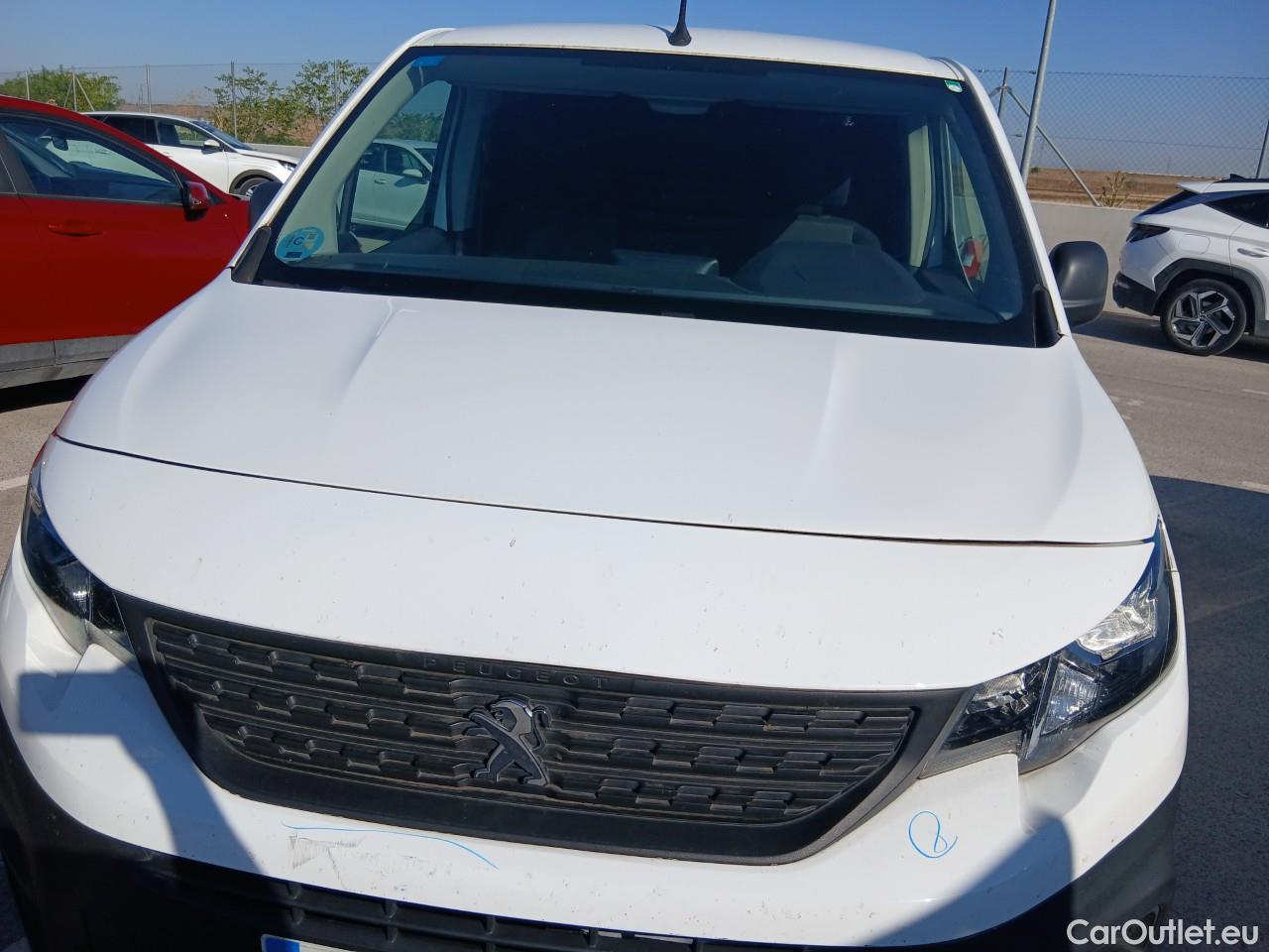  Peugeot  Partner PEUGEOT  / 2018 / 3P / furgón derivado de turismo Pro Standard 600kg BlueHDi 73kW #23
