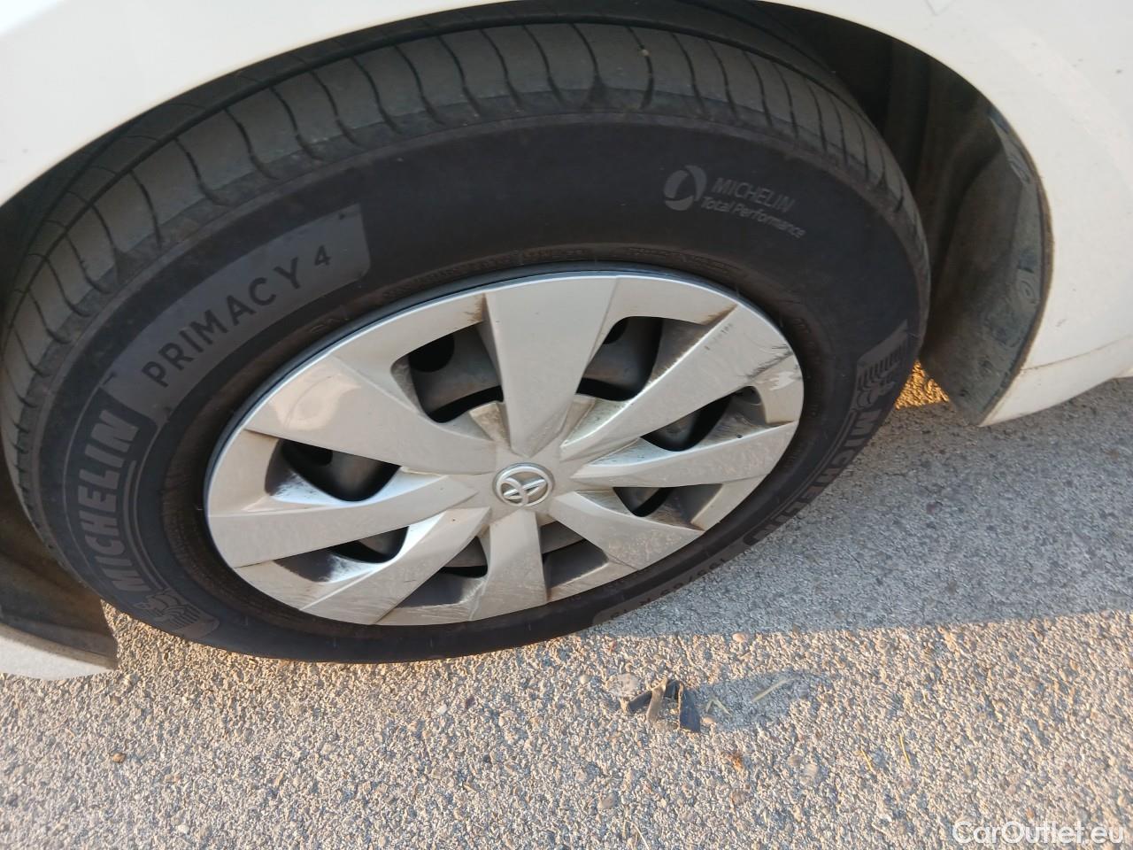 Toyota  Corolla TOYOTA  / 2019 / 5P / familiar 1.8 HYBRID BUSINESS E-CVT TOURING SPORT #25