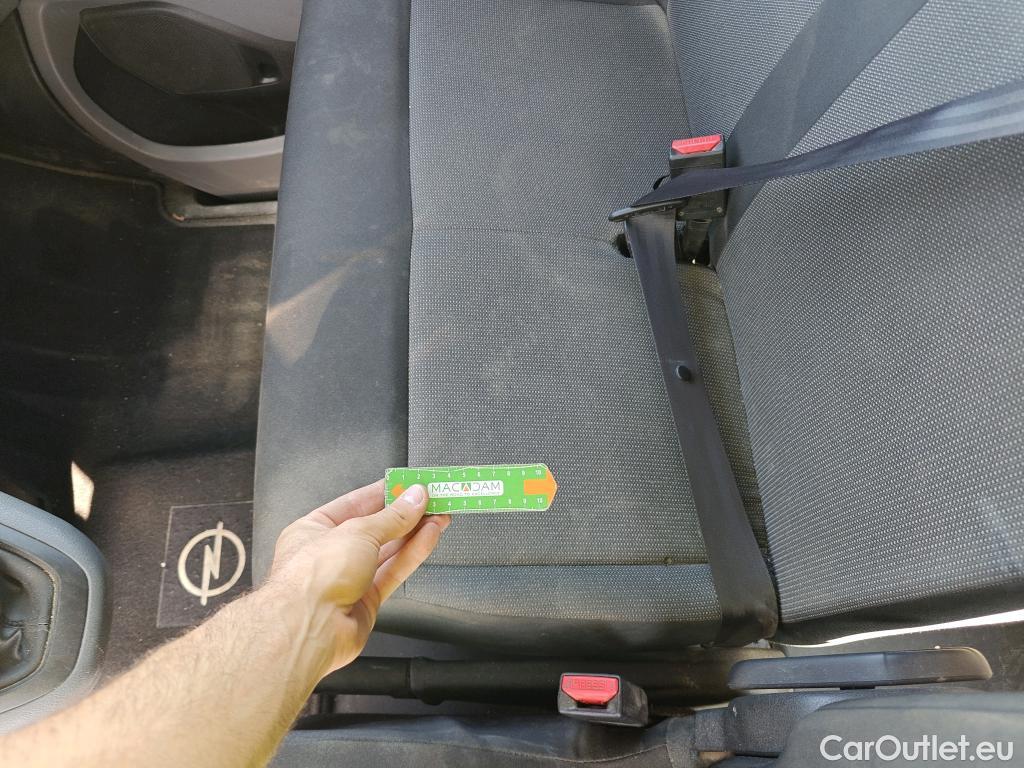  Opel  Vivaro OPEL  / 2019 / 4P / combi 1.5 Diésel 88kW (120CV) L Std Express #39